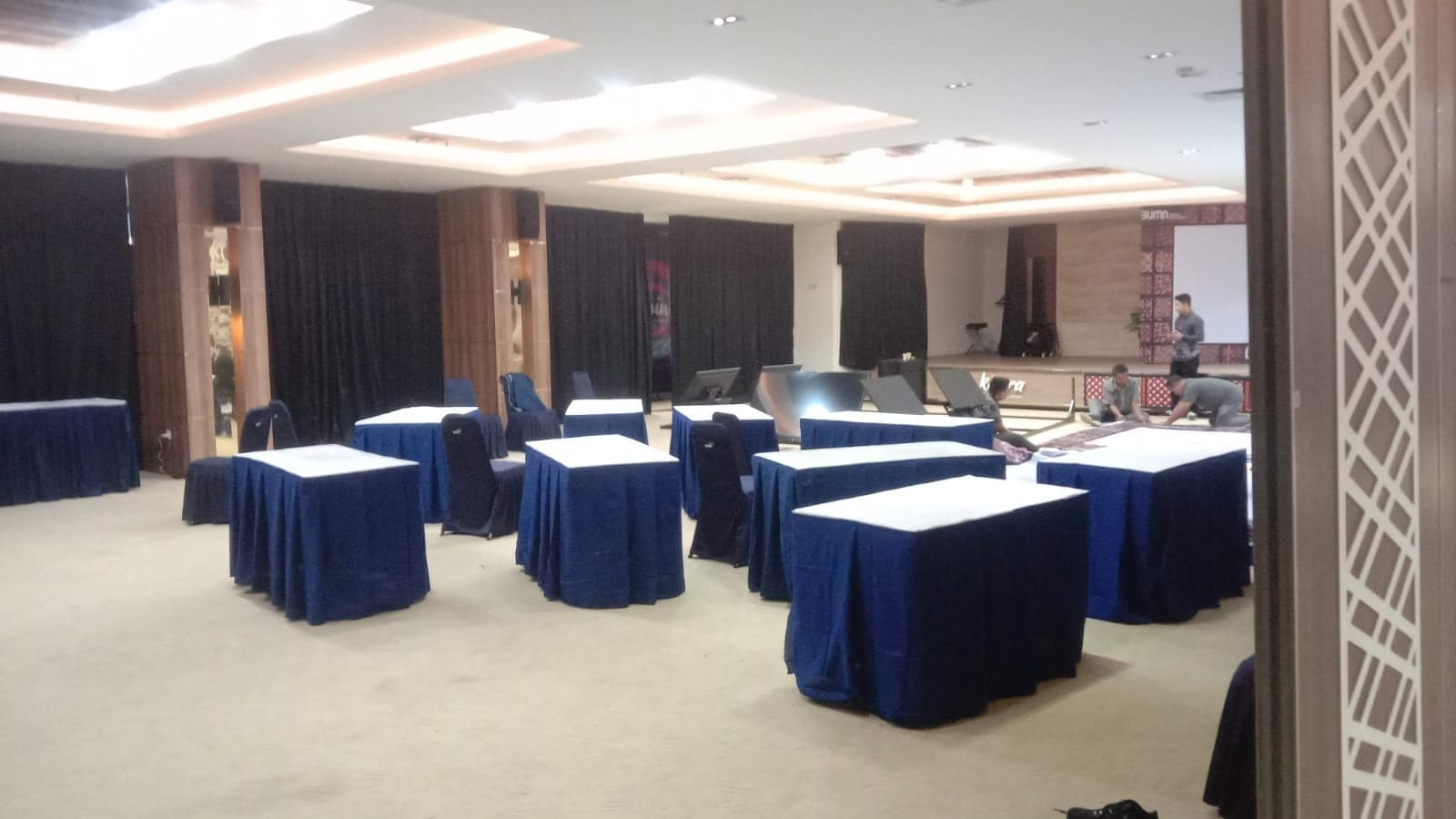 Meja Kotak Skirting 2