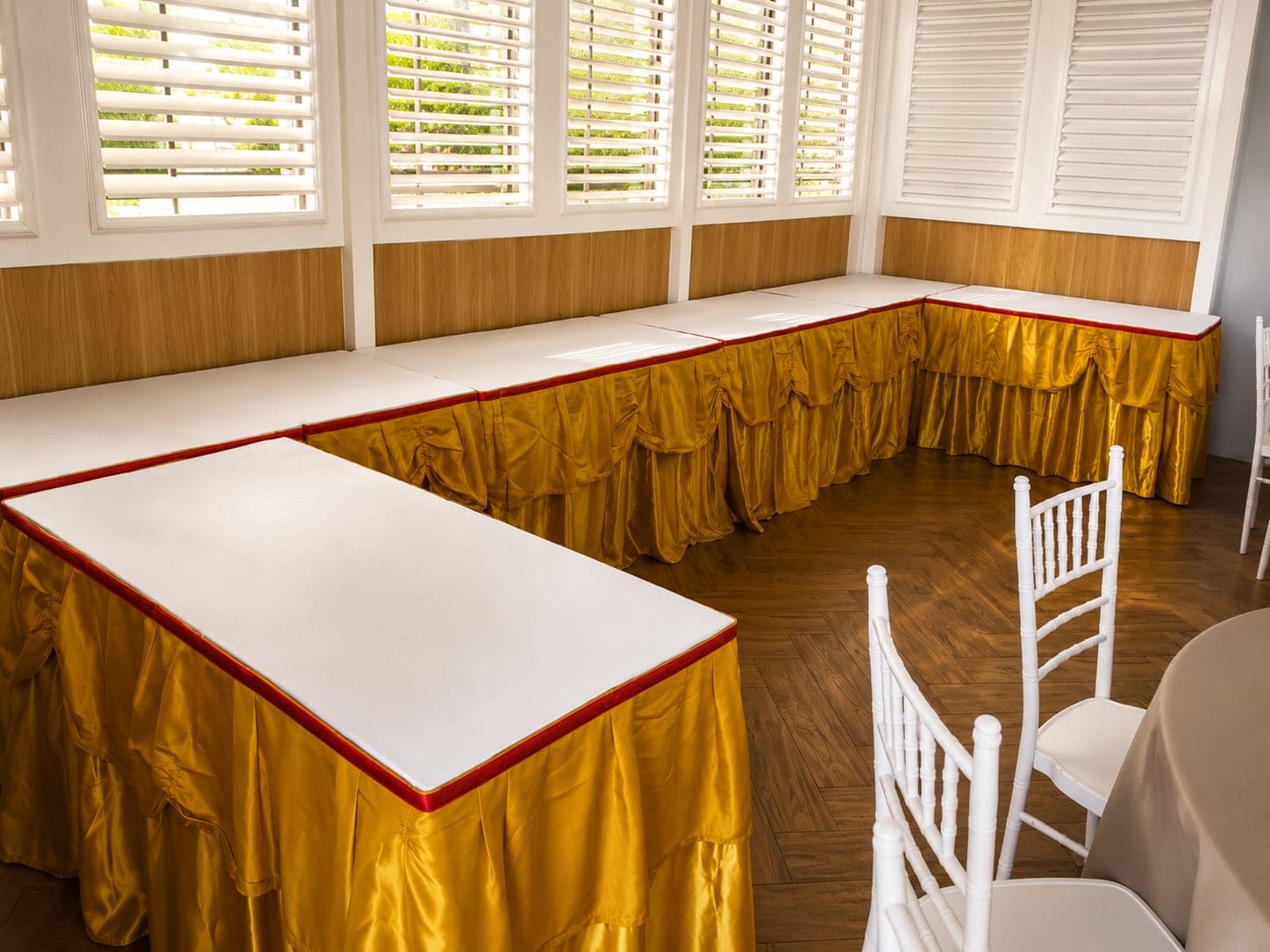 Meja Kotak Skirting 5